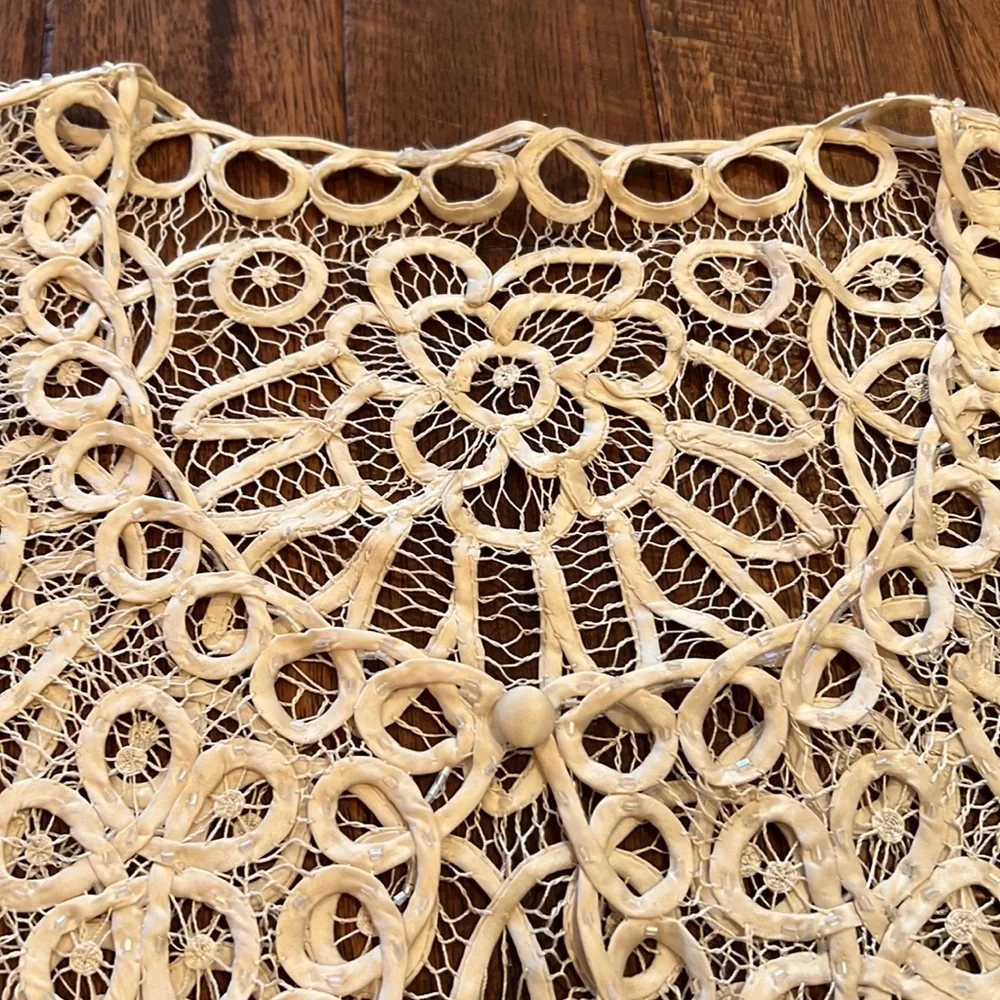 ETHOS Lace Top and Pencil Skirt - Picture 5 of 8